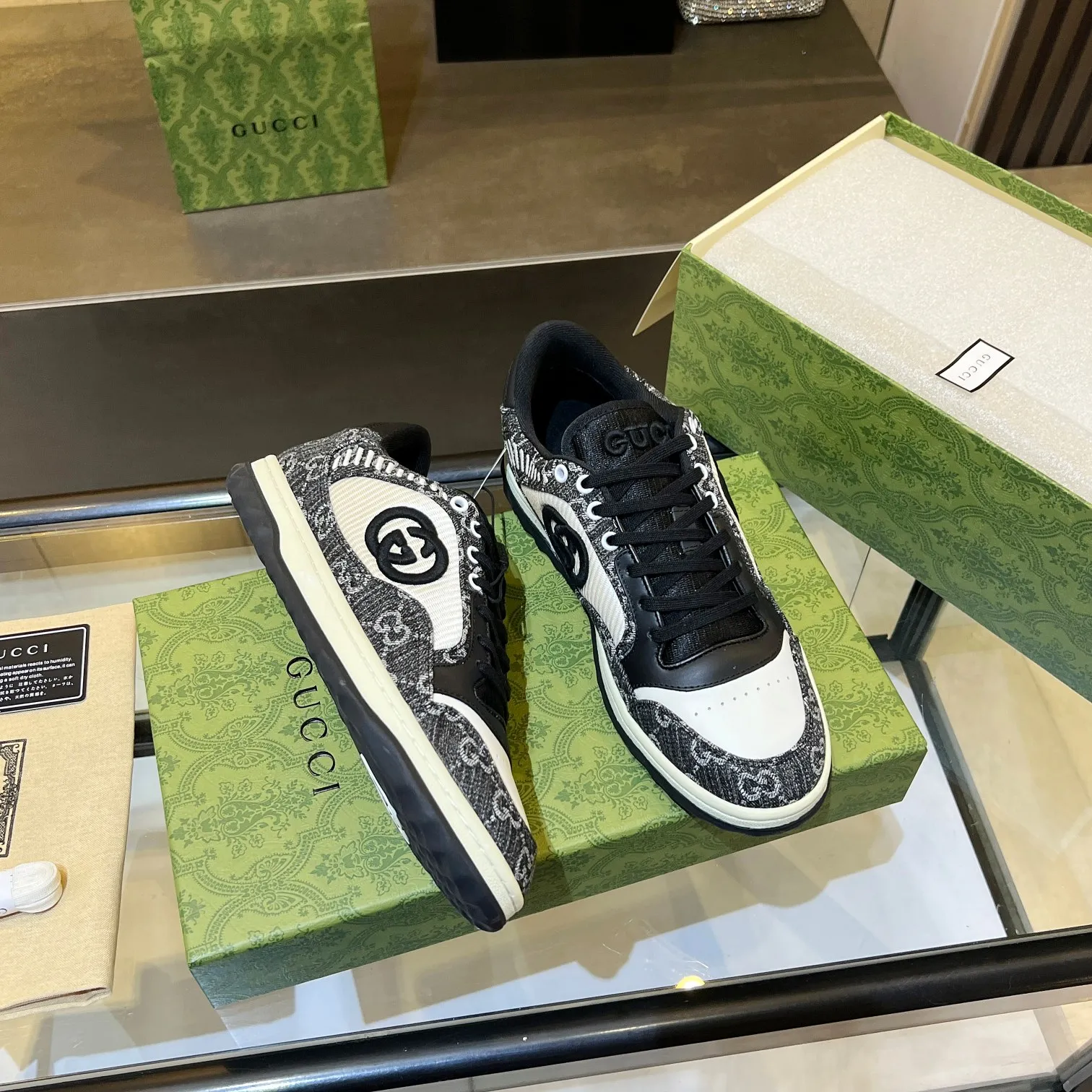 👟👟Ex-factory price 520👟👟 Top version, full styling effect, instant sales of the common practice of soft treading in the market, 💣💣💣Gucci2023 early spring Gucci G home latest hot style MAC80 sports shoes couple style casual retro distressed dirty shoes small dirty shoes small white shoes🌸🌸🌸 original purchase and development Production Gucci MAC80 new hot-selling series. The exquisite and compact interlocking double G logo romantically interprets the aesthetic concept of this series. Made of off-white leather, ▪️Material: original customized imported first-layer cowhide ▪️Inner lining: original customized imported breathable mesh ▪️Outsole: original molded two-color TPU outsole ▪️Sole thickness: 3CM ▪️Size: women's 35-40 / men's 39-45